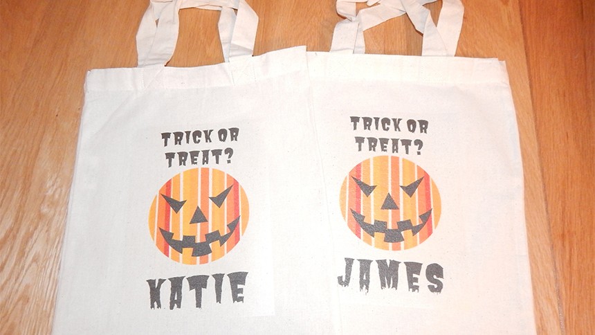 Use Avery Fabric Transfers and Design & Print to create your own Halloween bag