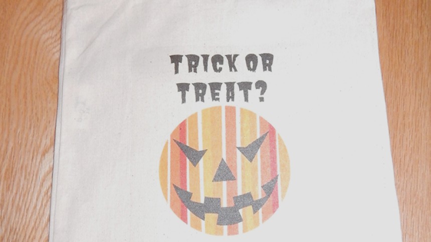 Now your Halloween bag is ready to use!