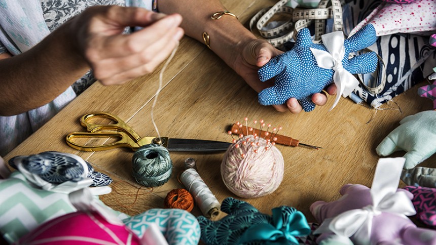 Promo Ecom Woman Sewing