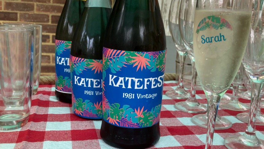 Personalise your bottled gifts with Avery Labels