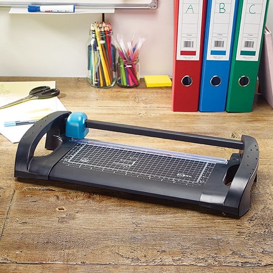 Light and durable trimmer