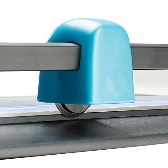 Self-sharpening blade