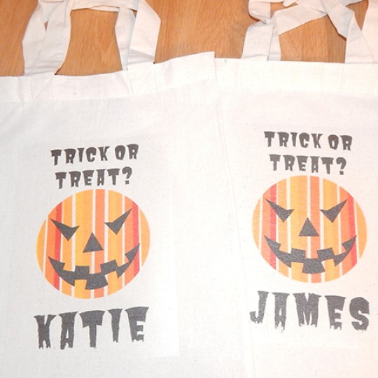 Use Avery Fabric Transfers and Design & Print to create your own Halloween bag