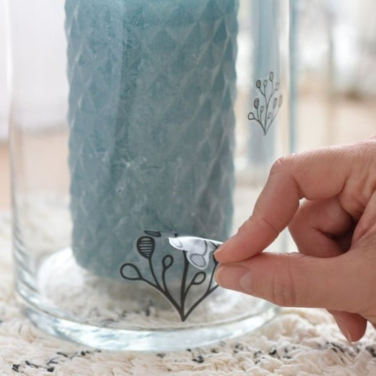 Clear removable label on vase