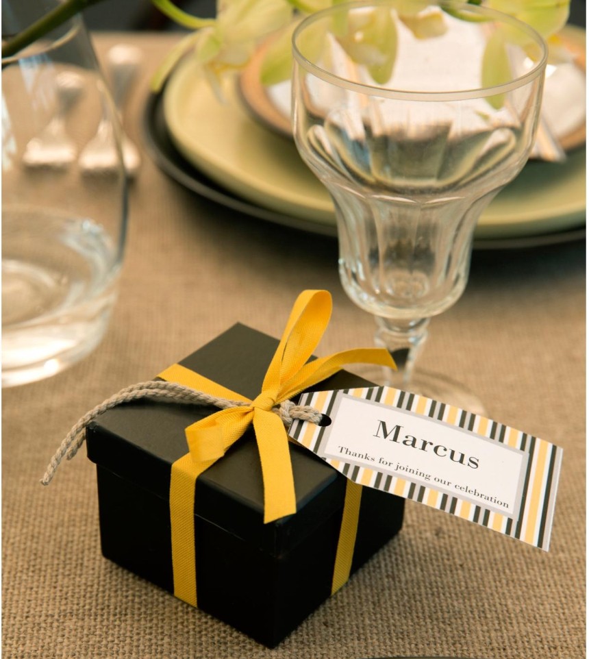 Gift tags party favours