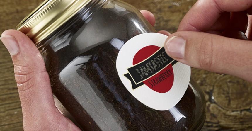 wp-jam-applying-label-round-cream-textured