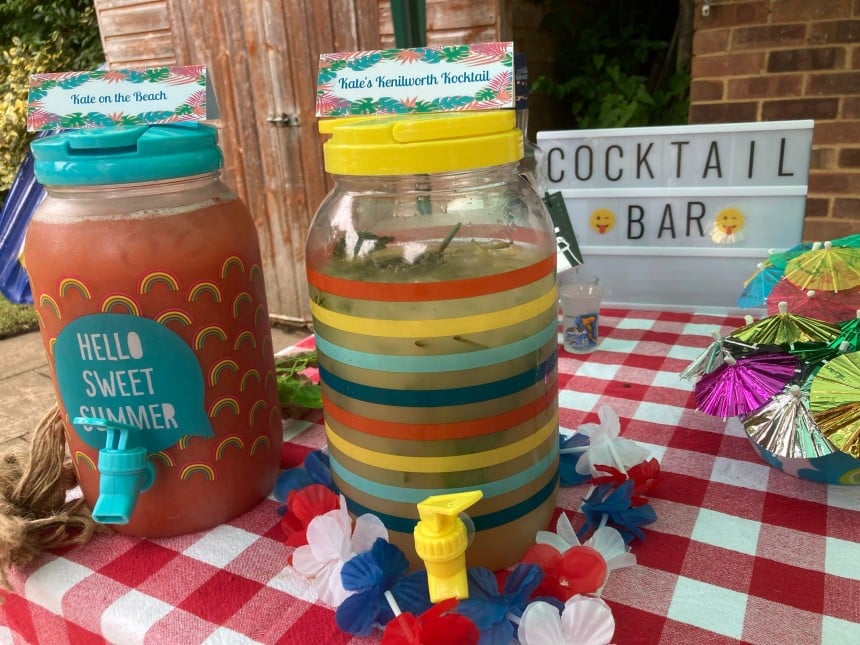 Use Avery Tent Cards to identify drinks