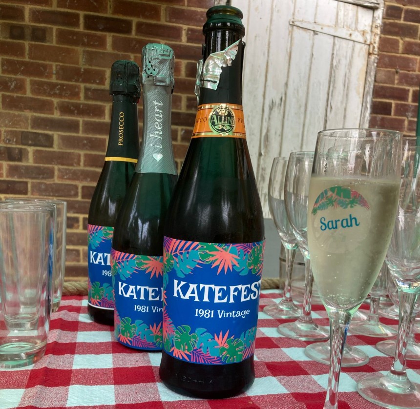 Personalise your bottled gifts with Avery Labels