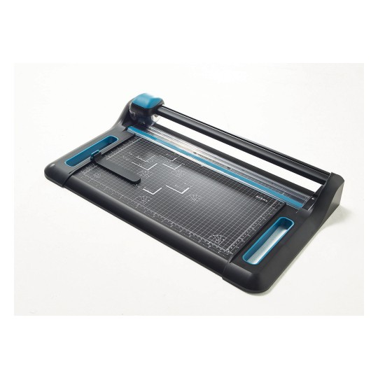 This is a paper cutter with a black-blue finish, including a cutting mat and ruler.