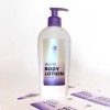 Pearlescent sticker label on body lotion bottle